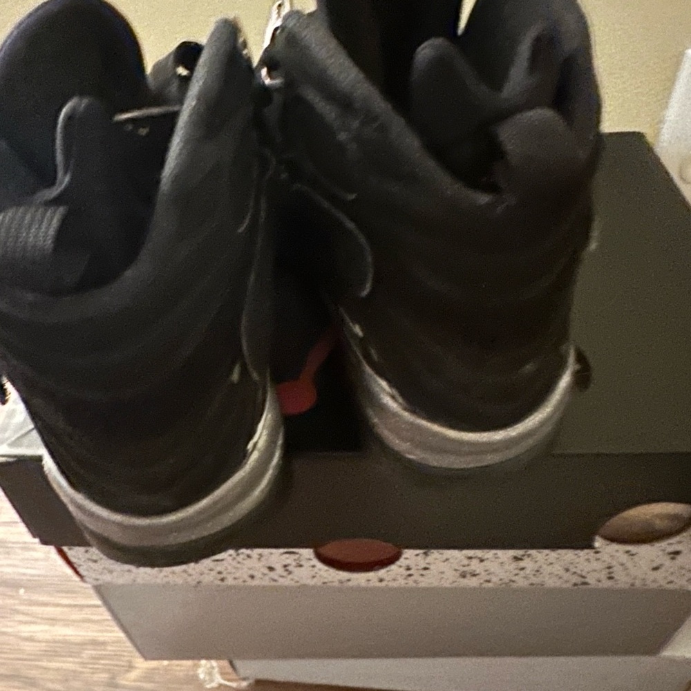 Chrome 8 Jordan’s Size 8 gently used - Picture 2 of 5